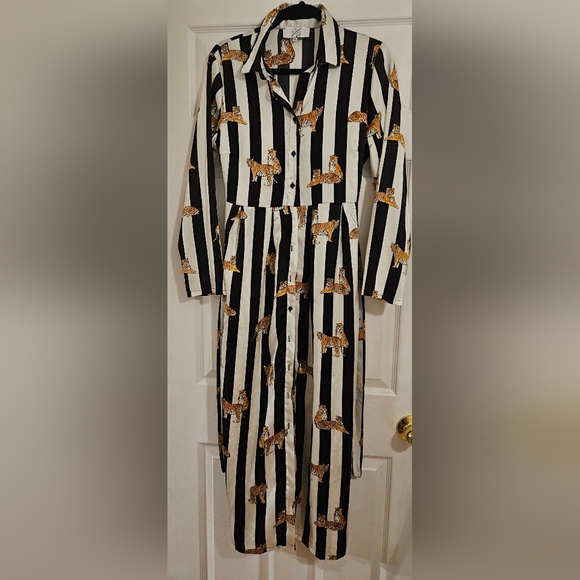 NWOT. Cute And Elegant Striped Long Dress with Tiger Print. Size M. - Picture 2 of 8